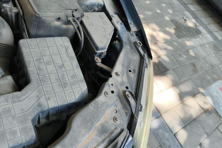 Used Roewe 550 2012 550S 1.8L Automatic Start Prestige Edition Engine Bay Left