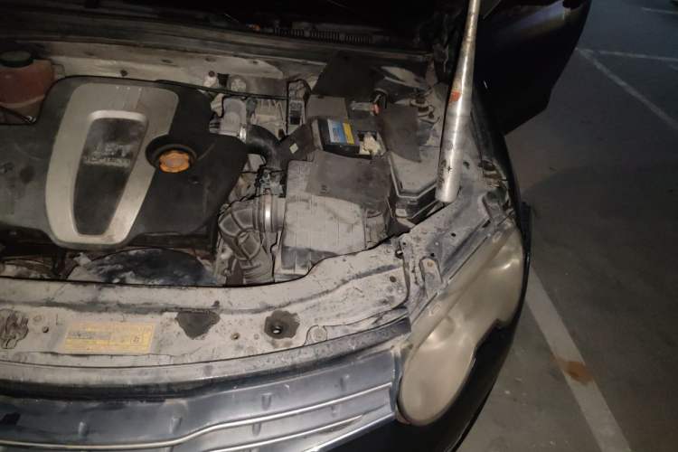 Used Roewe 550 2012 550 1.8T Automatic Full-Gold Limited Edition Engine Bay Left