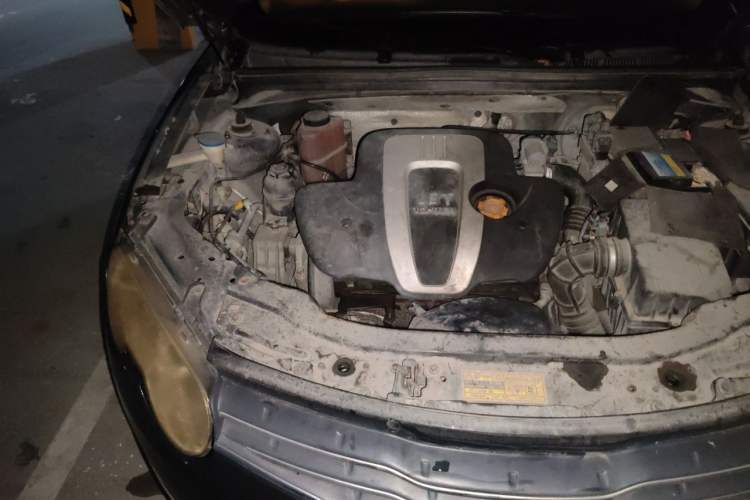 Used Roewe 550 2012 550 1.8T Automatic Full-Gold Limited Edition Engine Bay Right