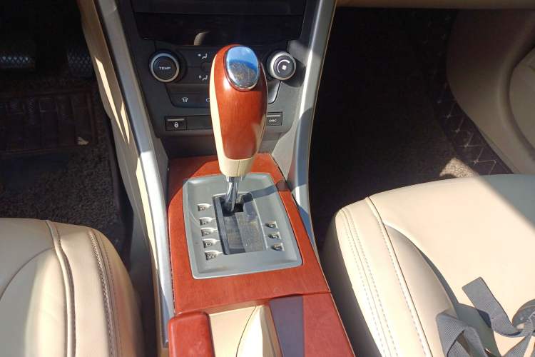 Used Roewe 550 2012 550 1.8T Automatic Full-Gold Limited Edition Gear Lever