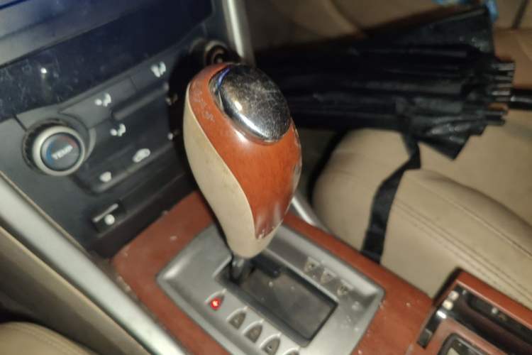 Used Roewe 550 2012 550 1.8T Automatic Full-Gold Limited Edition Gear Lever