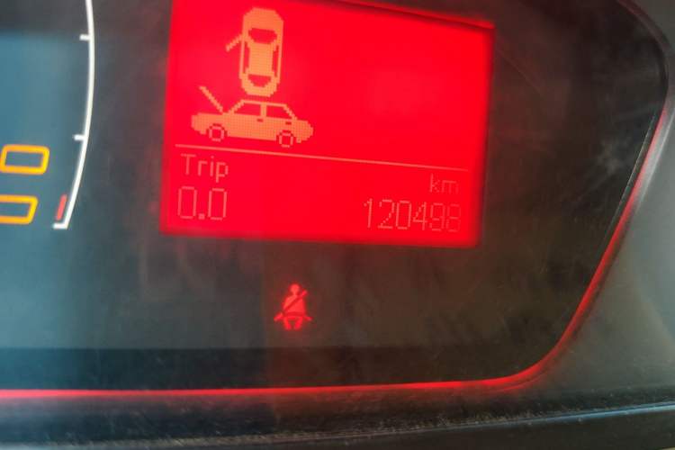 Used Roewe 550 2012 550 1.8L Manual Value Edition Odometer Close Up