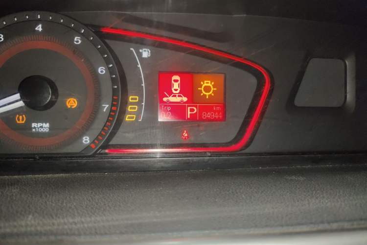 Used Roewe 550 2012 550 1.8T Automatic Full-Gold Limited Edition Odometer Close Up
