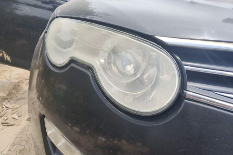 Used Roewe 550 2012 550 1.8L Manual "Pure Gold" Limited Edition Right Front Headlight