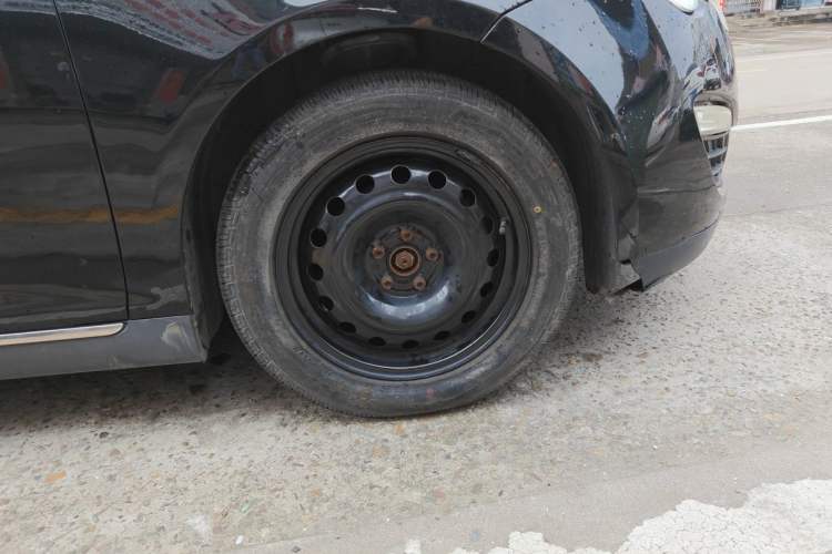 Used Roewe 550 2012 550S 1.8L Automatic Start Prestige Edition Right Front Wheel Hub