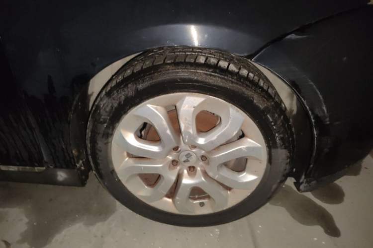 Used Roewe 550 2012 550 1.8T Automatic Full-Gold Limited Edition Right Front Wheel Hub