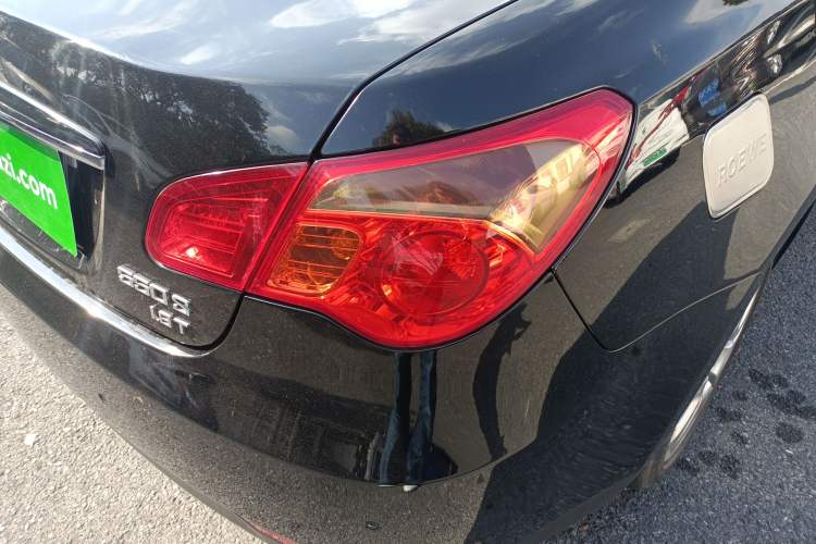 Used Roewe 550 2012 550 1.8T Automatic Full-Gold Limited Edition Right Rear Taillight