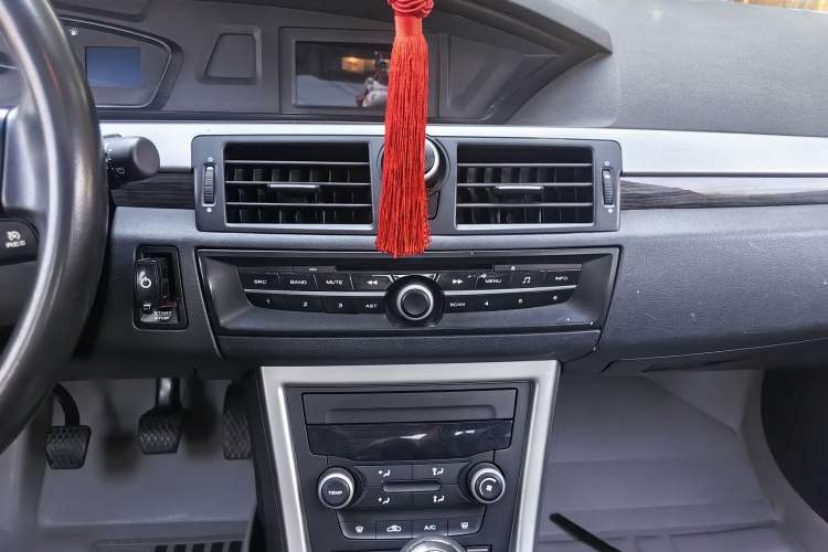 Used Roewe 550 2012 550 1.8L Manual Value Edition Audio And AC Panel