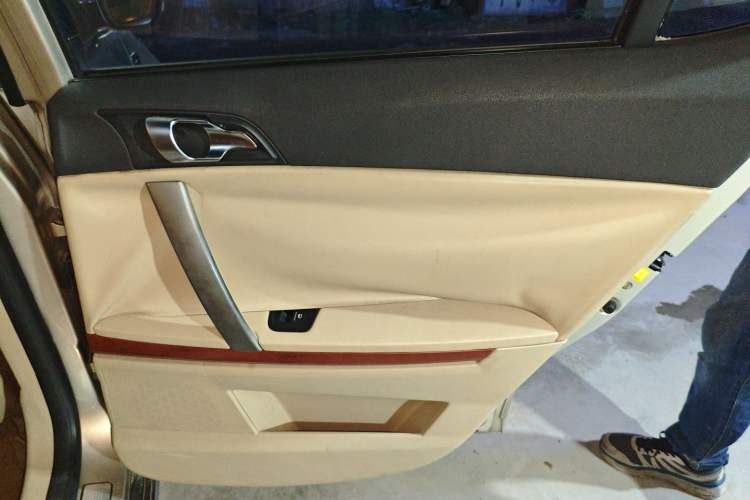 Used Roewe 550 2012 550 1.8T Automatic Full-Gold Limited Edition Interior 6
