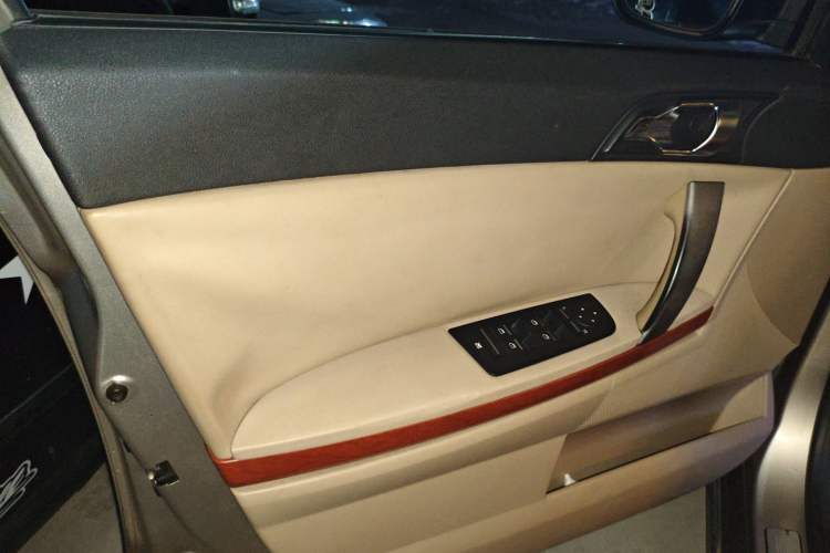 Used Roewe 550 2012 550 1.8T Automatic Full-Gold Limited Edition Interior 7