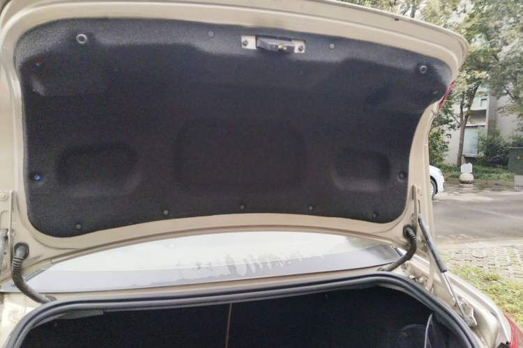 Used Roewe 550 2012 550 1.8L Automatic Value Edition Trunk