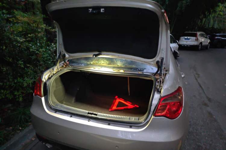 Used Roewe 550 2012 550 1.8L Automatic Value Edition Trunk