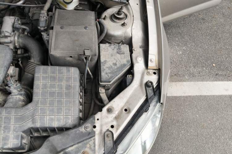 Used Roewe 550 2012 550S 1.8L Automatic Start Prestige Edition Engine Bay Left
