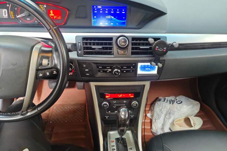 Used Roewe 550 2012 550D 1.8T Automatic Prestige Edition Audio And AC Panel