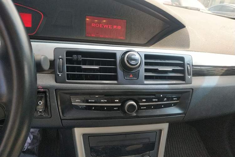 Used Roewe 550 2012 550 1.8T Automatic Full-Gold Limited Edition Audio And AC Panel