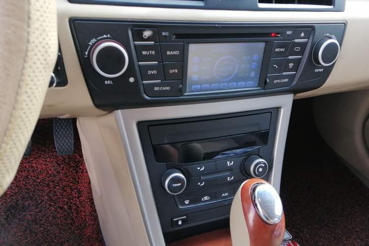 Used Roewe 550 2012 550 1.8T Automatic Full-Gold Limited Edition Audio And AC Panel