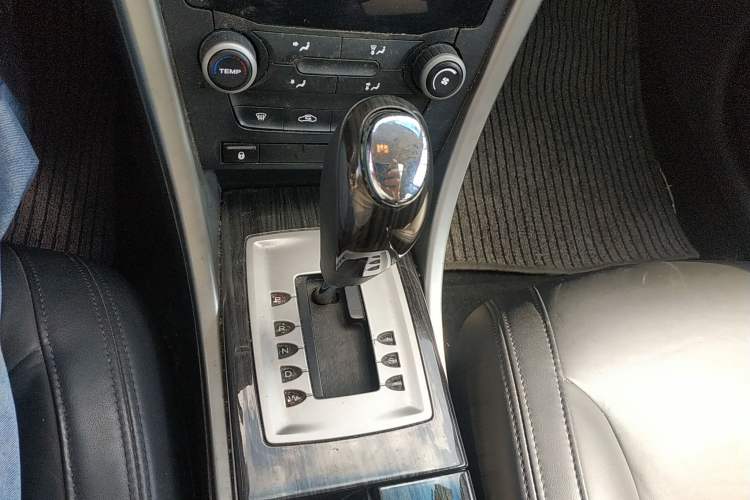 Used Roewe 550 2012 550 1.8T Automatic Full-Gold Limited Edition Gear Lever