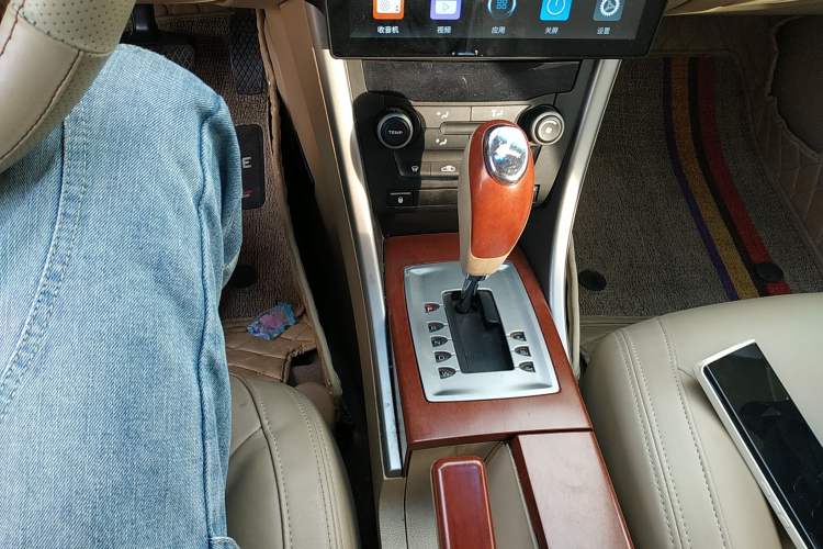 Used Roewe 550 2012 550 1.8L Automatic Value Edition Gear Lever