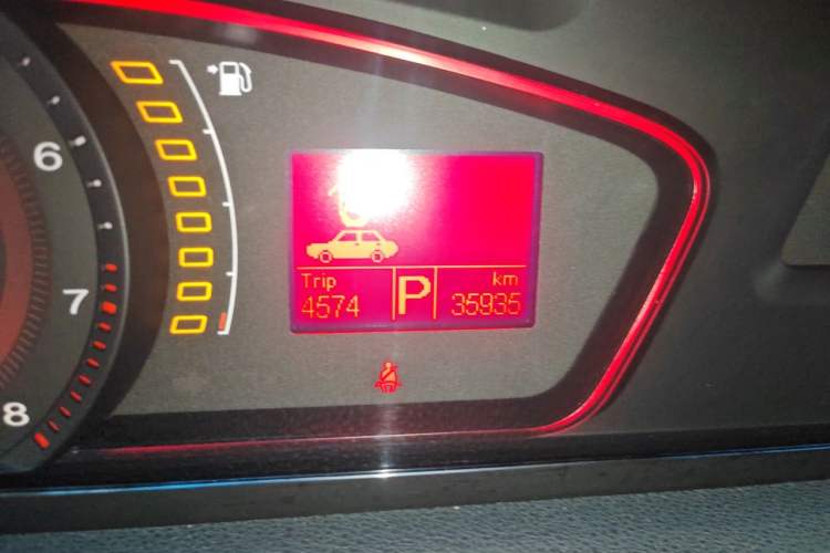 Used Roewe 550 2012 550D 1.8T Automatic Prestige Edition Odometer Close Up