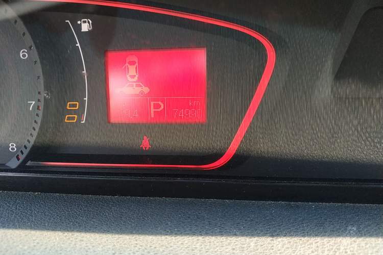 Used Roewe 550 2012 550 1.8T Automatic Full-Gold Limited Edition Odometer Close Up