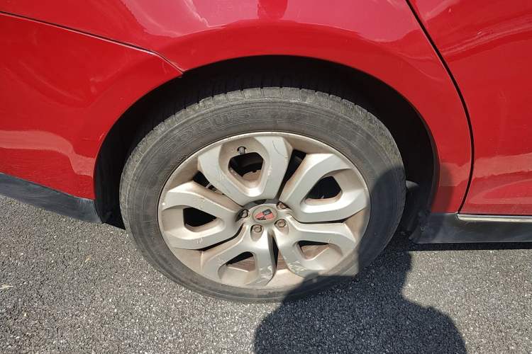 Used Roewe 550 2012 550 1.8T Automatic Full-Gold Limited Edition Right Rear Wheel Hub