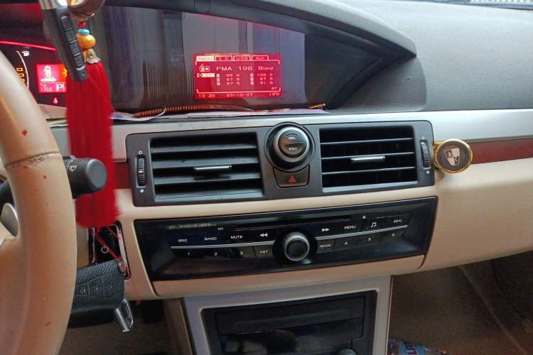 Used Roewe 550 2012 550 1.8T Automatic Full-Gold Limited Edition Audio And AC Panel