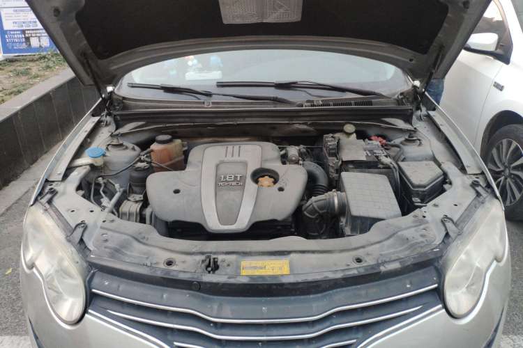 Used Roewe 550 2012 550 1.8T Manual "Gold Edition" Limited Model Engine Bay