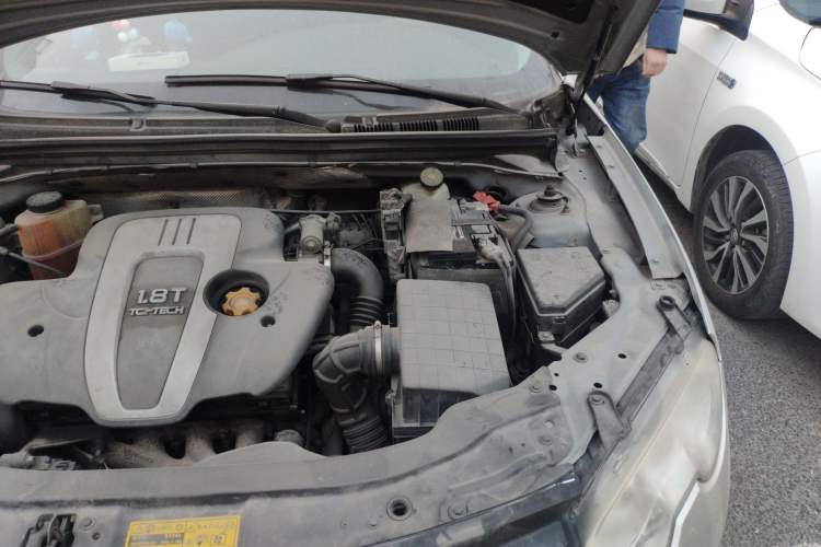 Used Roewe 550 2012 550 1.8T Manual "Gold Edition" Limited Model Engine Bay Left