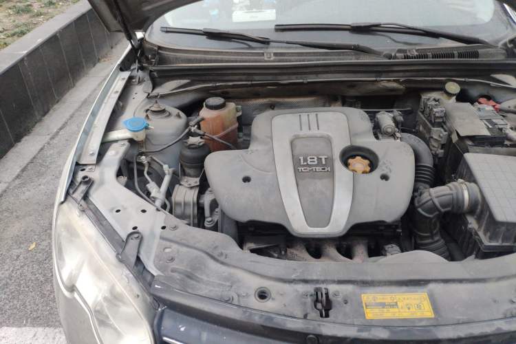 Used Roewe 550 2012 550 1.8T Manual "Gold Edition" Limited Model Engine Bay Right