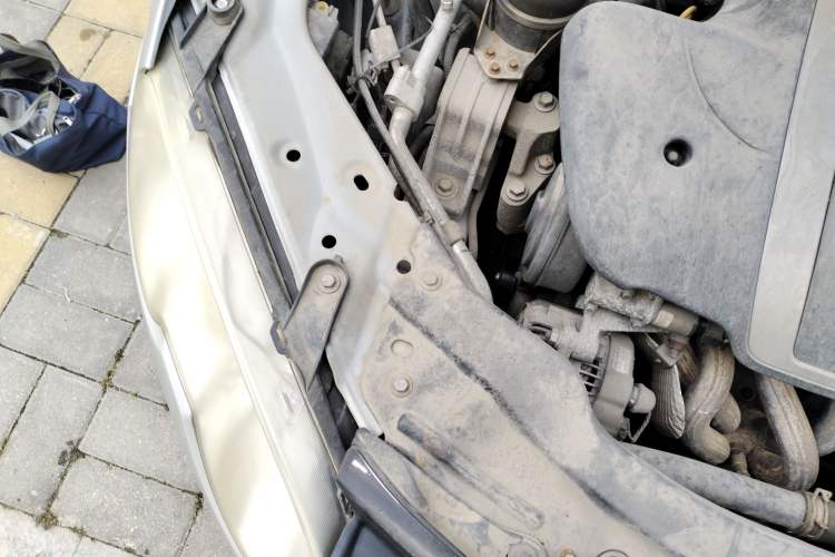 Used Roewe 550 2012 550S 1.8L Automatic Start Prestige Edition Engine Bay Right