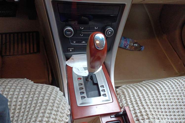 Used Roewe 550 2012 550 1.8T Automatic Full-Gold Limited Edition Gear Lever