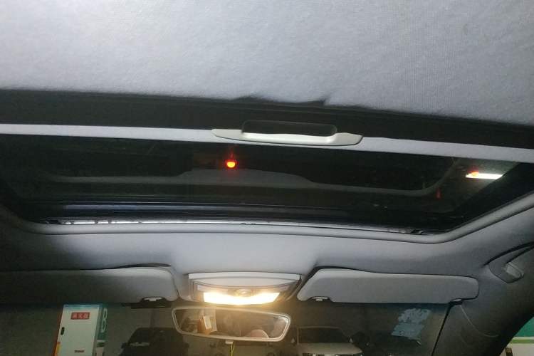 Used Roewe 550 2012 550 1.8L Automatic Value Edition Headliner