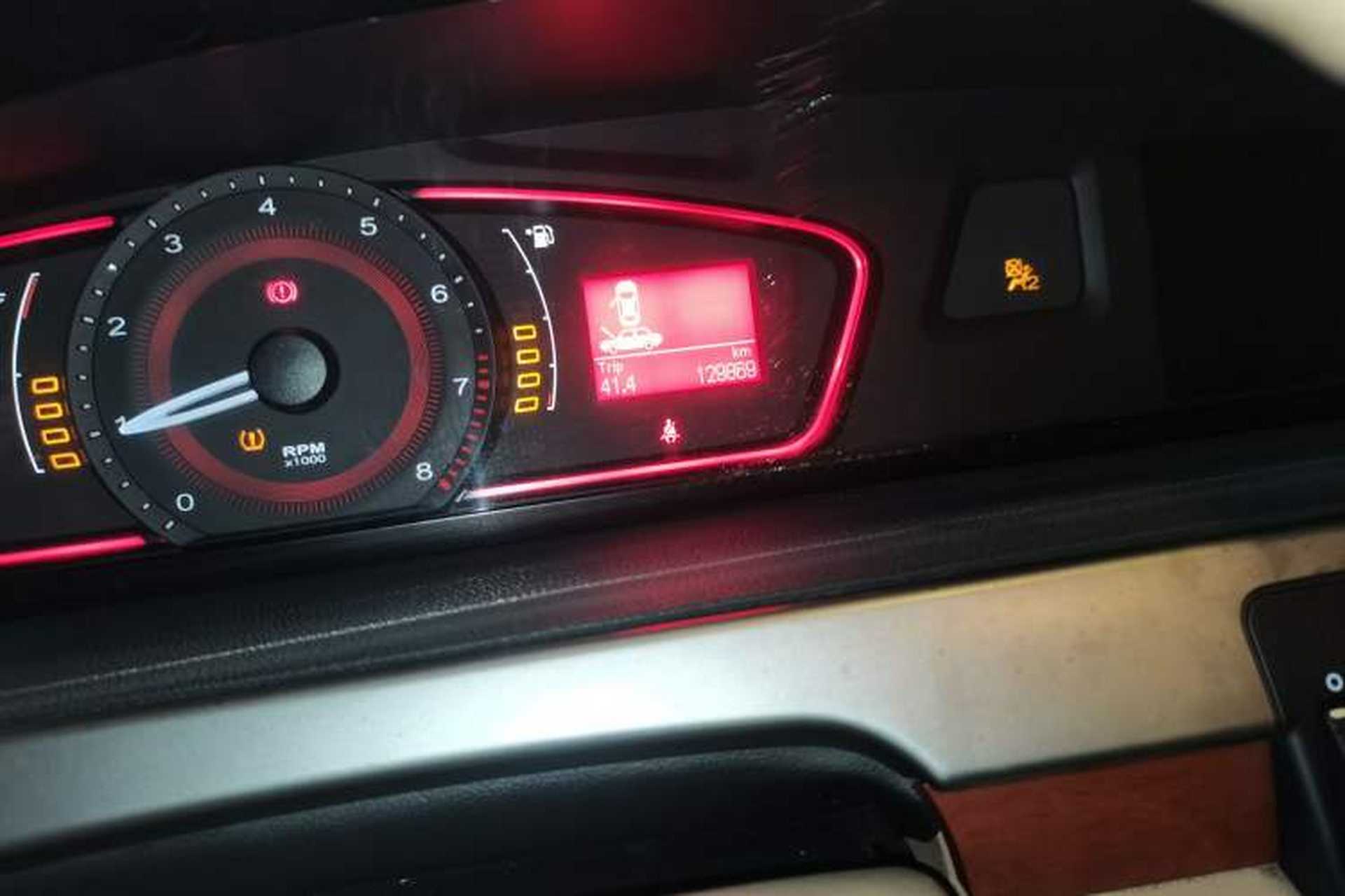 Used Roewe 550 2012 550D 1.8T Manual Prestige Edition Odometer Close Up