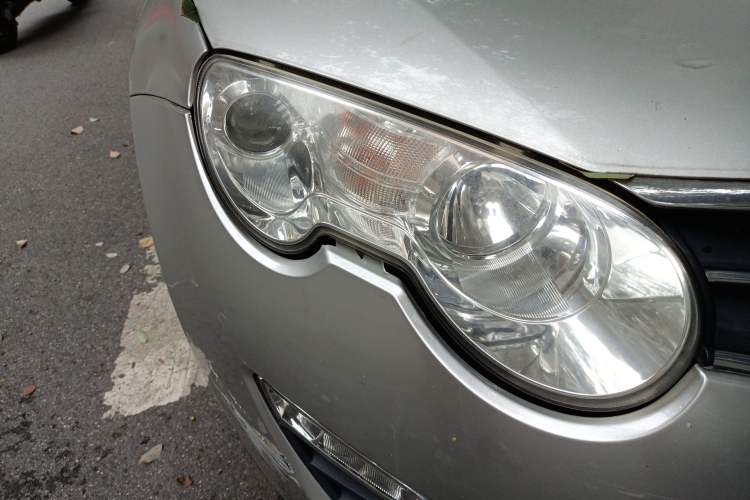 Used Roewe 550 2012 550 1.8T Automatic Full-Gold Limited Edition Right Front Headlight