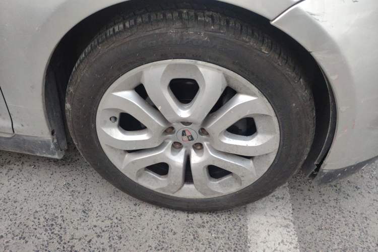 Used Roewe 550 2012 550 1.8T Manual "Gold Edition" Limited Model Right Front Wheel Hub