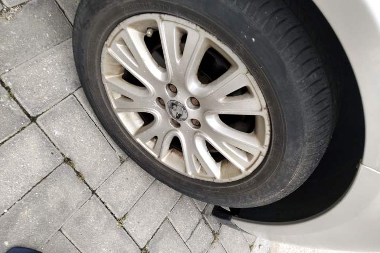 Used Roewe 550 2012 550S 1.8L Automatic Start Prestige Edition Right Front Wheel Hub
