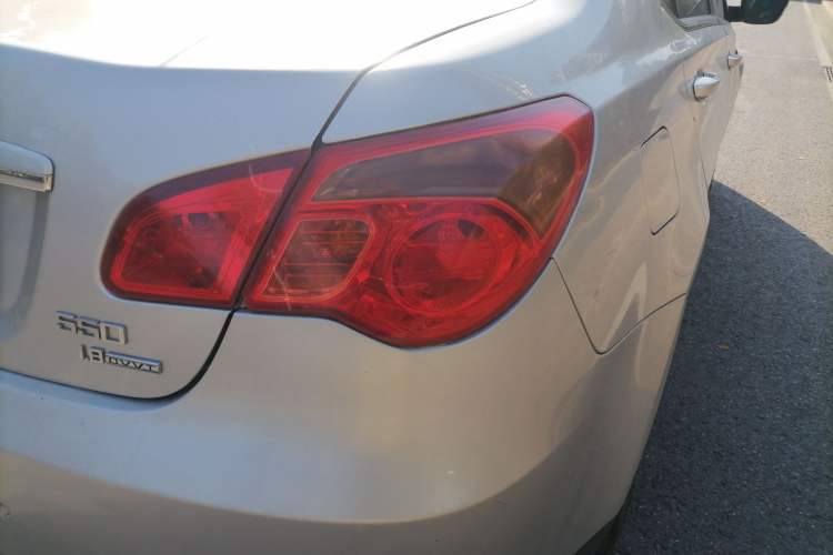 Used Roewe 550 2012 550 1.8L Automatic Value Edition Right Rear Taillight