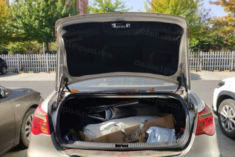 Used Roewe 550 2012 550 1.8T Manual "Gold Edition" Limited Model Trunk