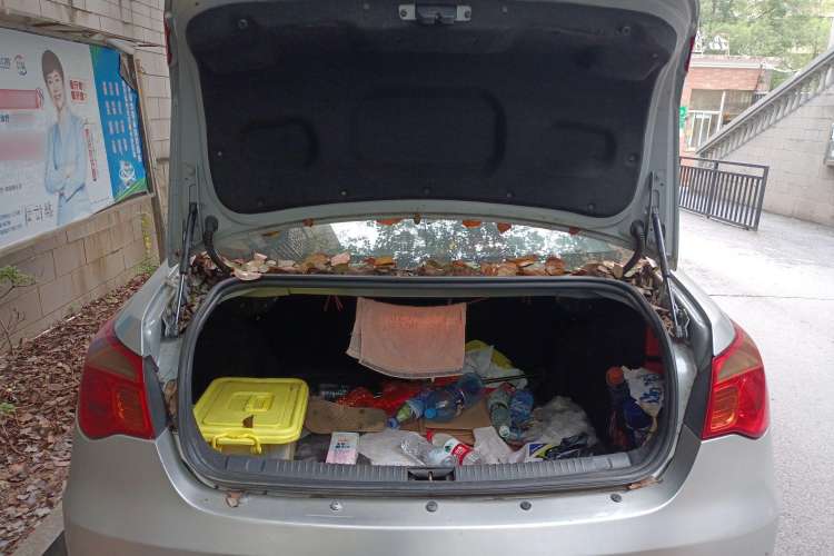 Used Roewe 550 2012 550 1.8T Automatic Full-Gold Limited Edition Trunk