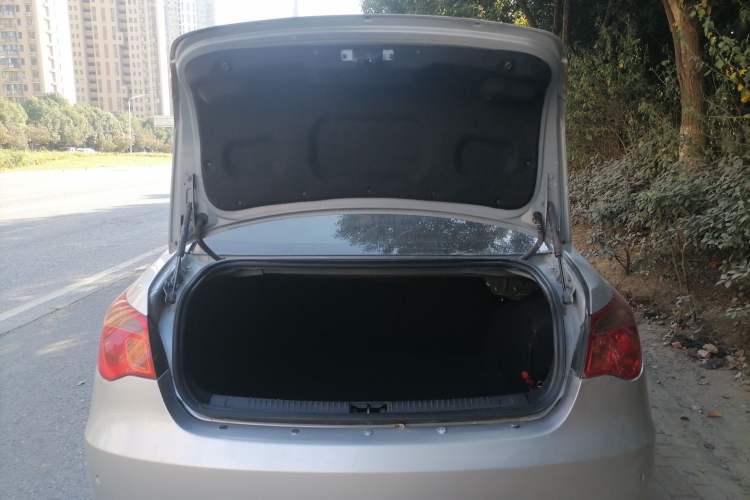 Used Roewe 550 2012 550 1.8L Automatic Value Edition Trunk