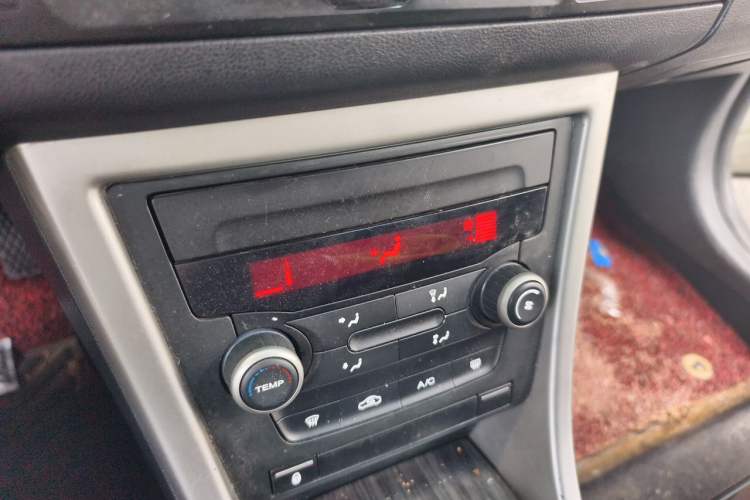 Used Roewe 550 2012 550 1.8L Manual Value Edition Audio And AC Panel