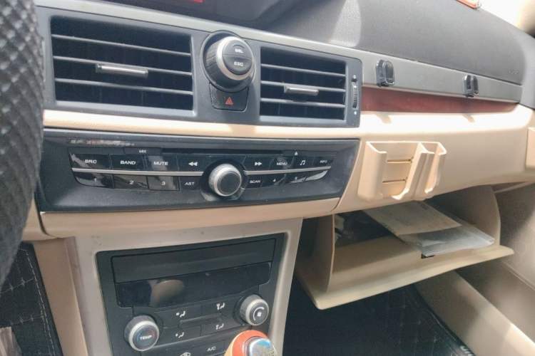 Used Roewe 550 2012 550S 1.8L Automatic Start Prestige Edition Audio And AC Panel