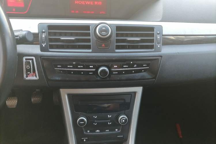 Used Roewe 550 2012 550 1.8L Manual Value Edition Audio And AC Panel
