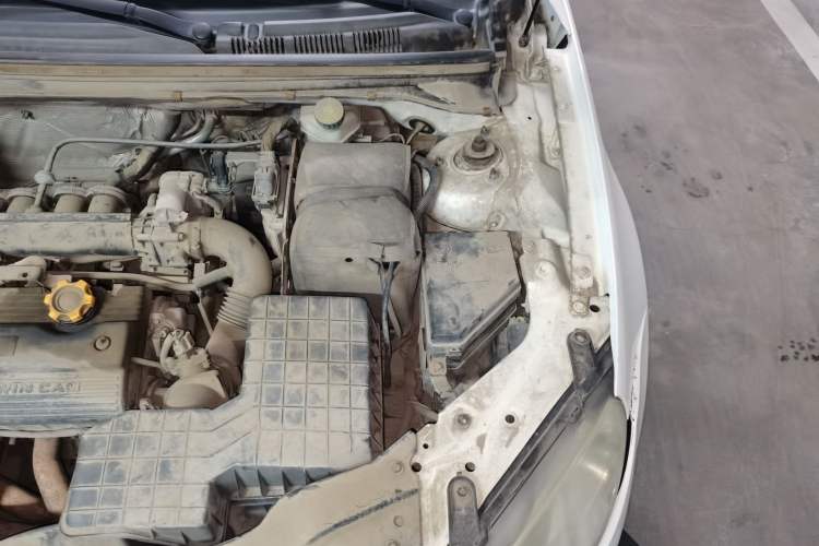 Used Roewe 550 2012 550D 1.8T Automatic Prestige Edition Engine Bay Left