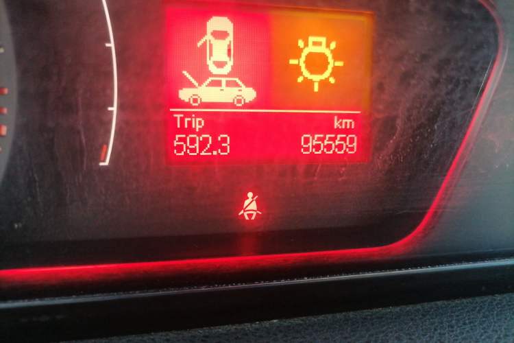 Used Roewe 550 2012 550 1.8L Manual Value Edition Odometer Close Up
