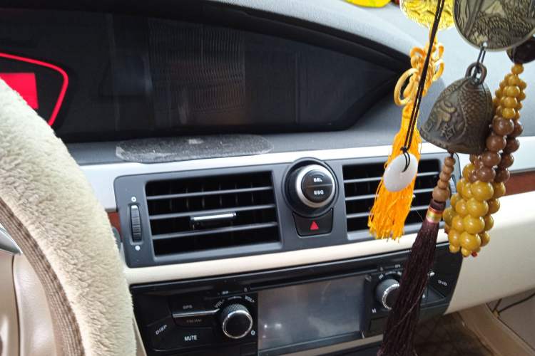 Used Roewe 550 2013 Classic Edition 550 1.8L Automatic Luxury Model Audio And AC Panel