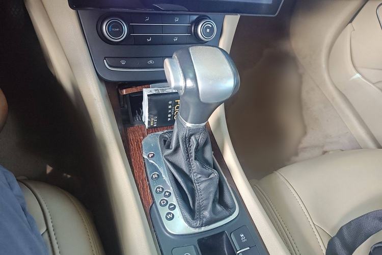 Used Roewe 550 2013 550S 1.8L Automatic Start-Zhen Edition Gear Lever
