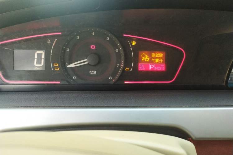 Used Roewe 550 2013 Classic Edition 550 1.8L Automatic Fashion Model Odometer Close Up