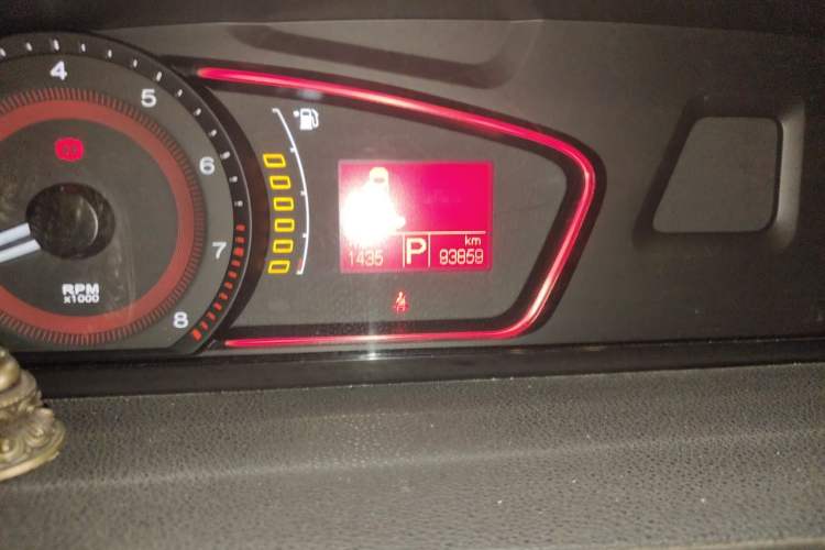 Used Roewe 550 2013 Classic Edition 550 1.8L Automatic Luxury Model Odometer Close Up