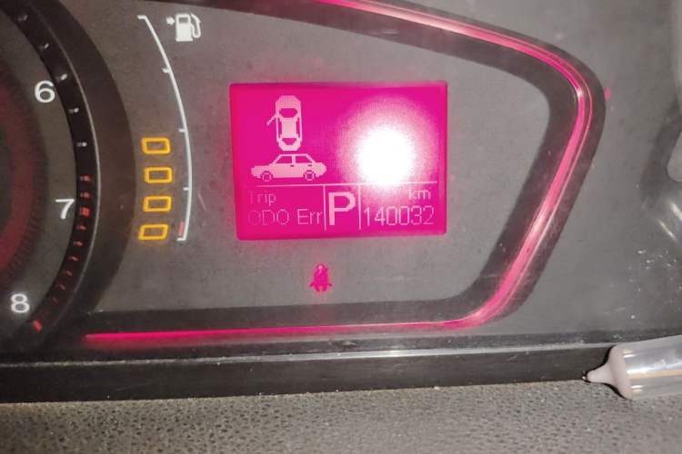 Used Roewe 550 2013 Classic Edition 550 1.8L Automatic Luxury Model Odometer Close Up